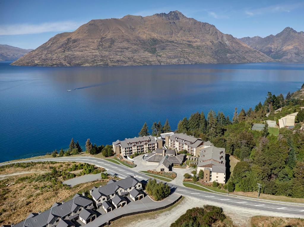 12 nights Across Australia & New Zealand