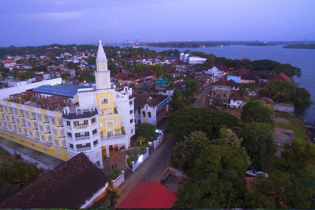 Kerala: A Journey Through Nature & Luxury