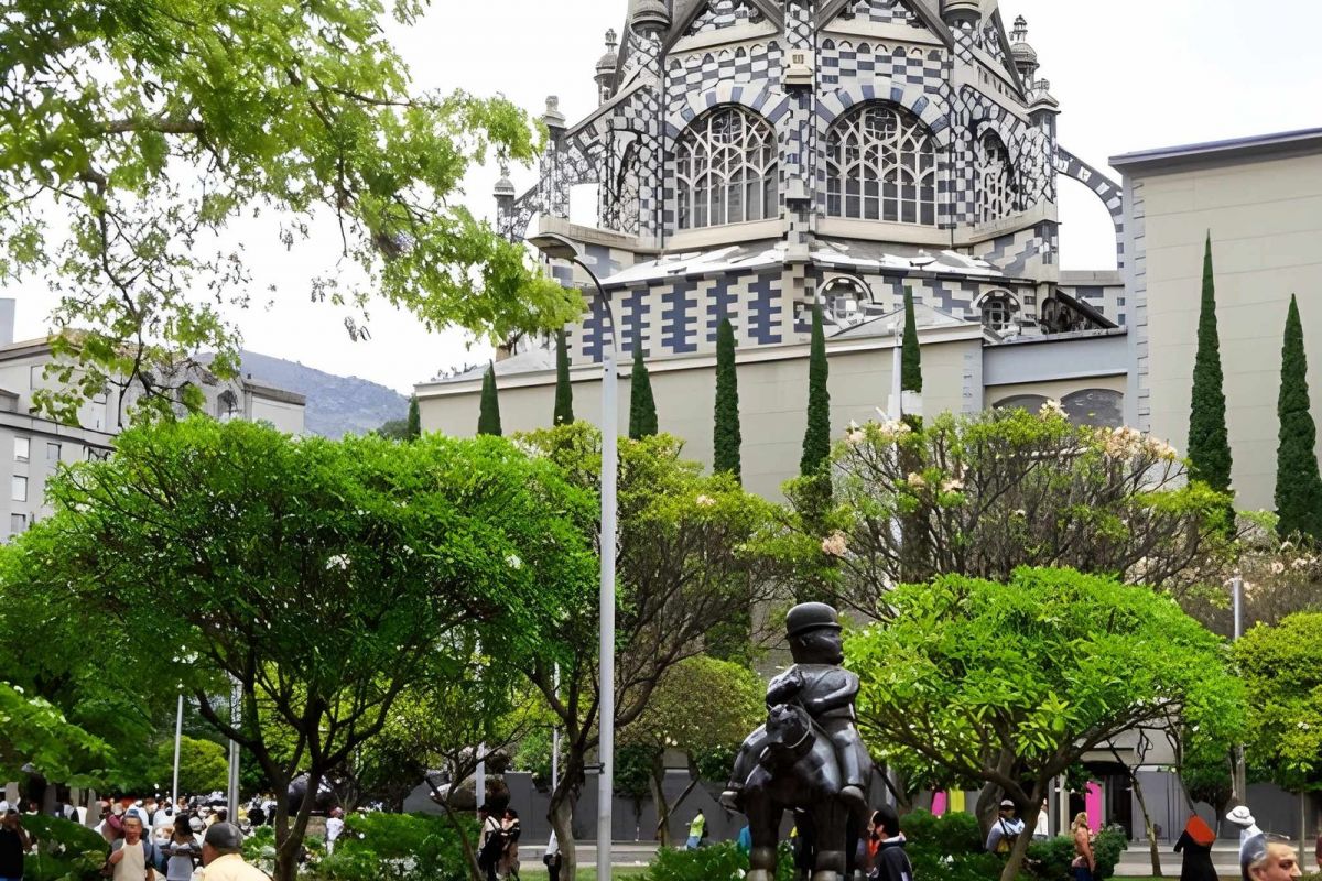 Discover Colombia: Bogotá, Medellín & Cartagena – 9 Nights