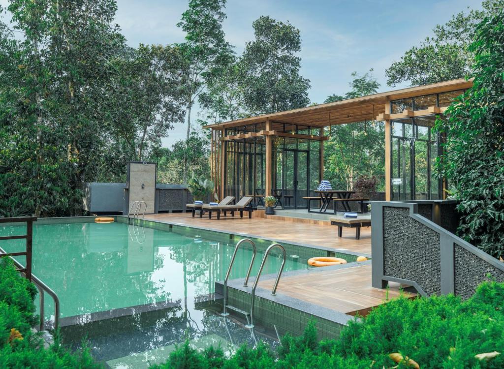 Kerala: A Journey Through Nature & Luxury