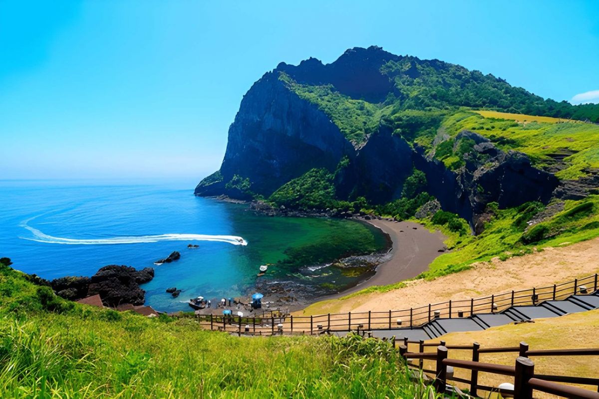 Seoul & Jeju Island Getaway: Discover South Korea – 7 Nights