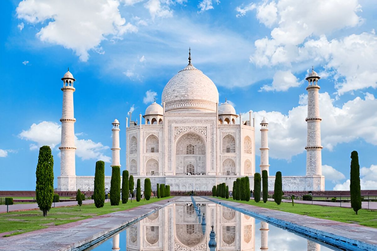Taj to Tropics: Golden Triangle & Maldives 10-Night Getaway