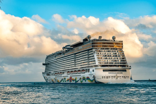 Alaska Glacier Cruise Escape – 9 Nights Aboard Norwegian Encore