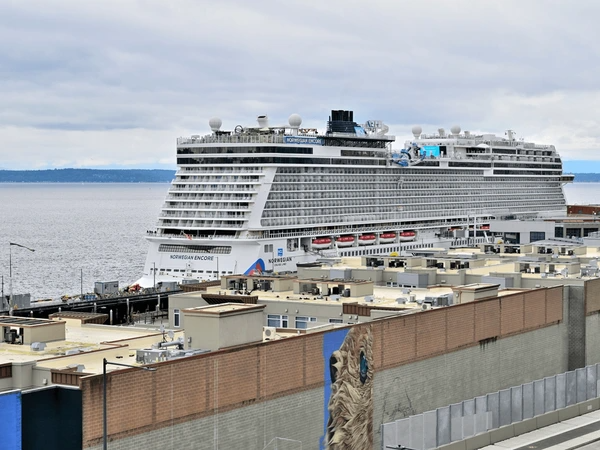 Alaska Glacier Cruise Escape – 9 Nights Aboard Norwegian Encore